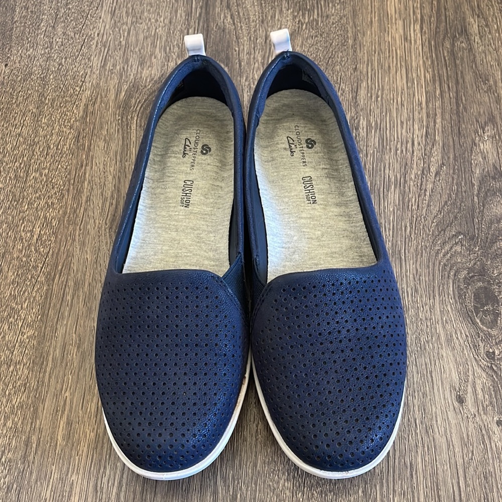 Clarks flat - Picture 2 of 7